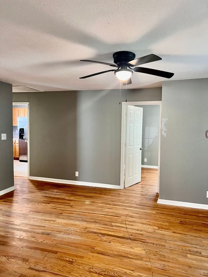 1265 Daniel St - Photo 4 of 14