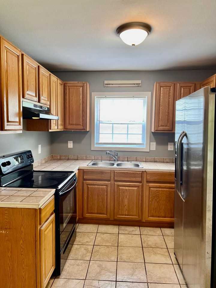 1265 Daniel St - Photo 7 of 14