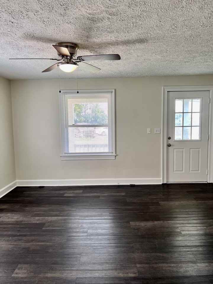 1438 Franklin St - Photo 5 of 17