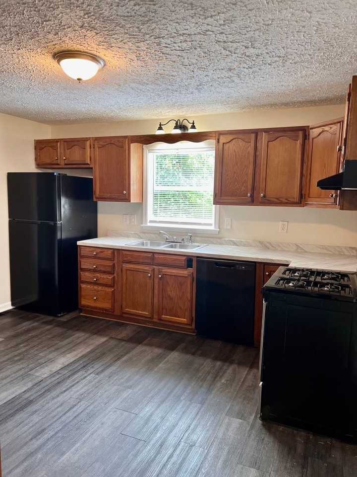 1438 Franklin St - Photo 7 of 17