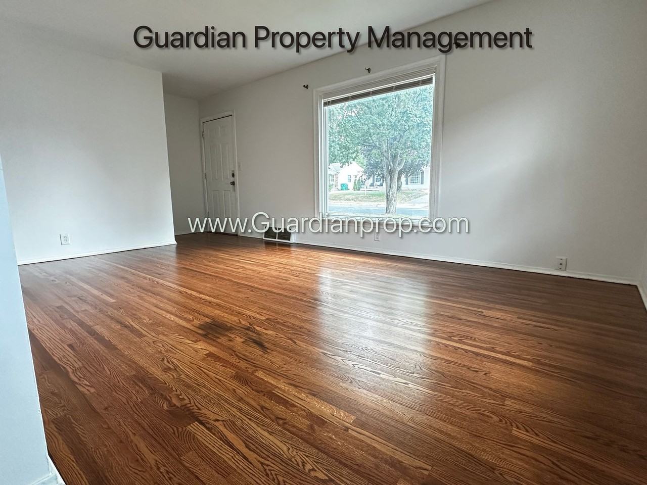 2944 Quebec Ave S - Photo 4 of 20