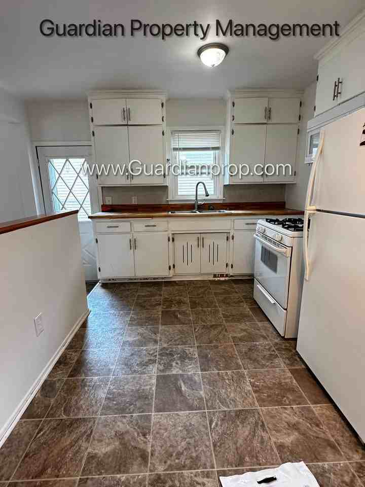 2944 Quebec Ave S - Photo 6 of 20