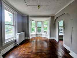 featured image of 1048 W Walnut St