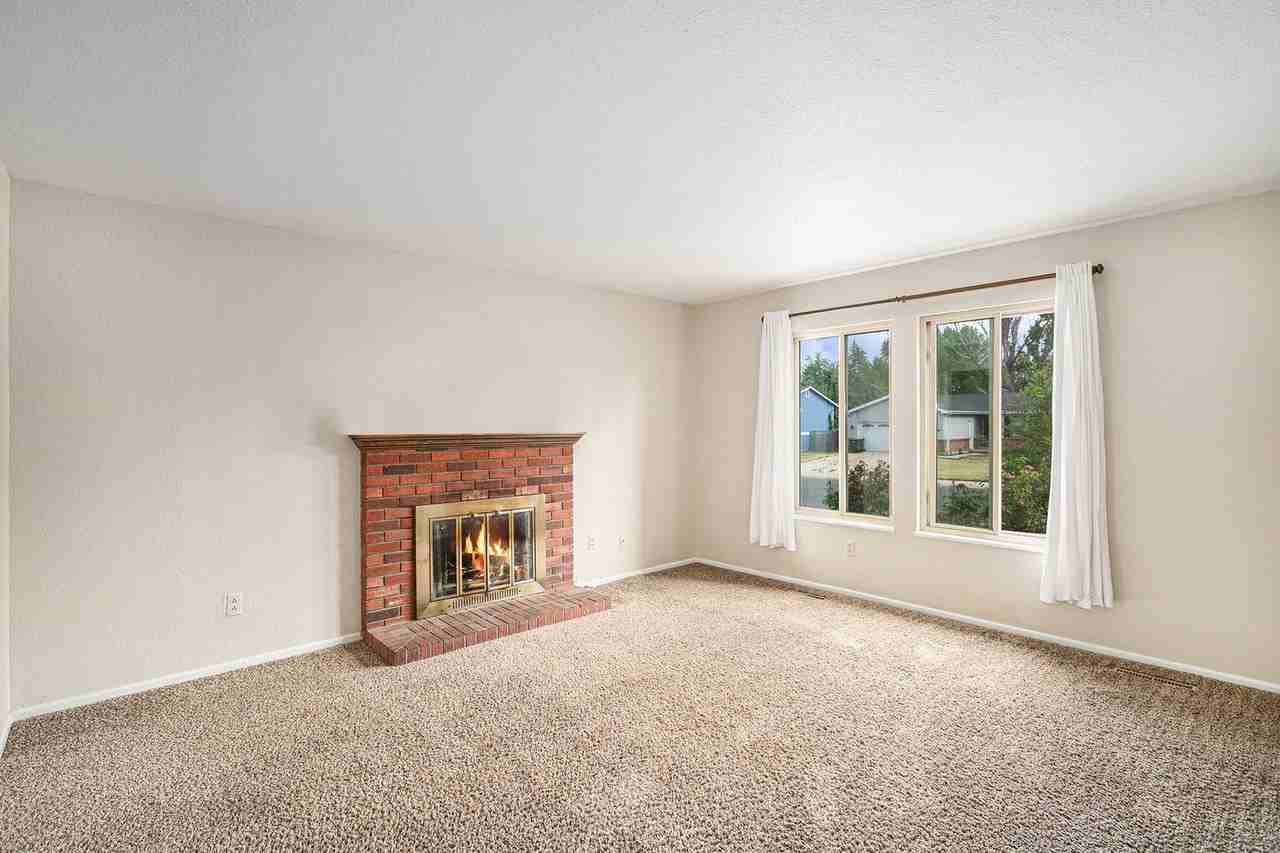 906 Mansfield Dr - Photo 2 of 22