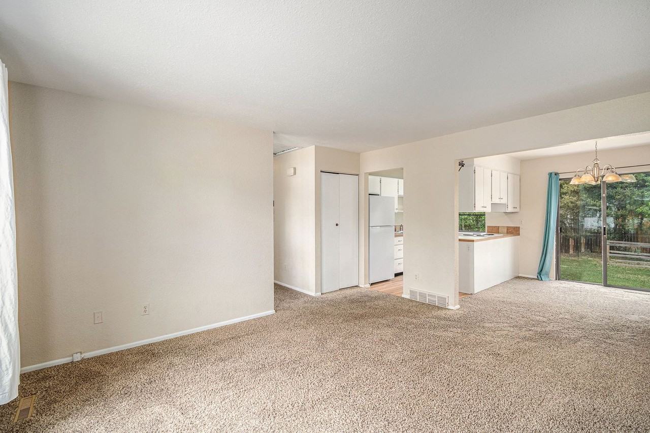 906 Mansfield Dr - Photo 3 of 22
