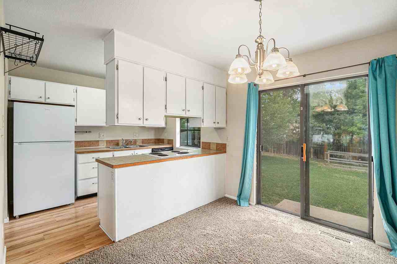 906 Mansfield Dr - Photo 4 of 22