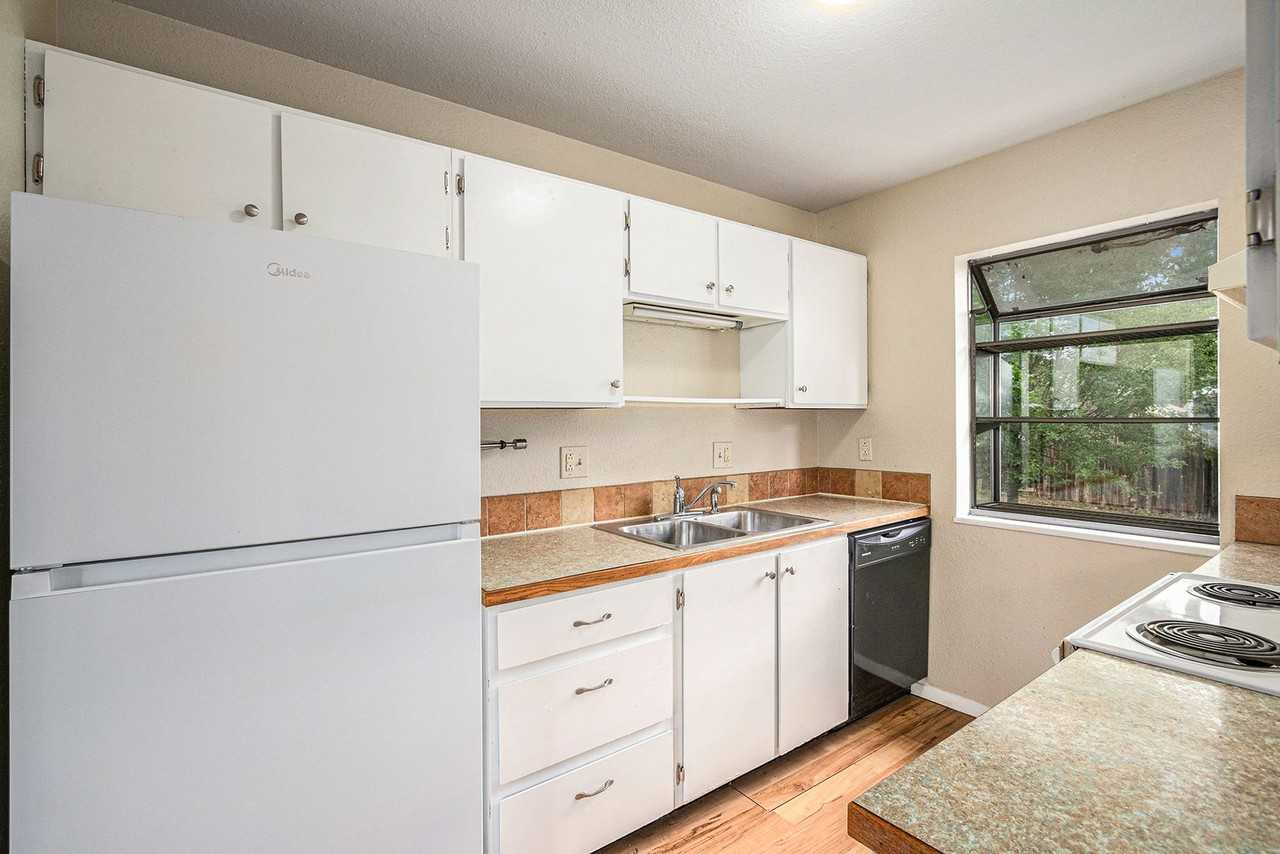906 Mansfield Dr - Photo 6 of 22