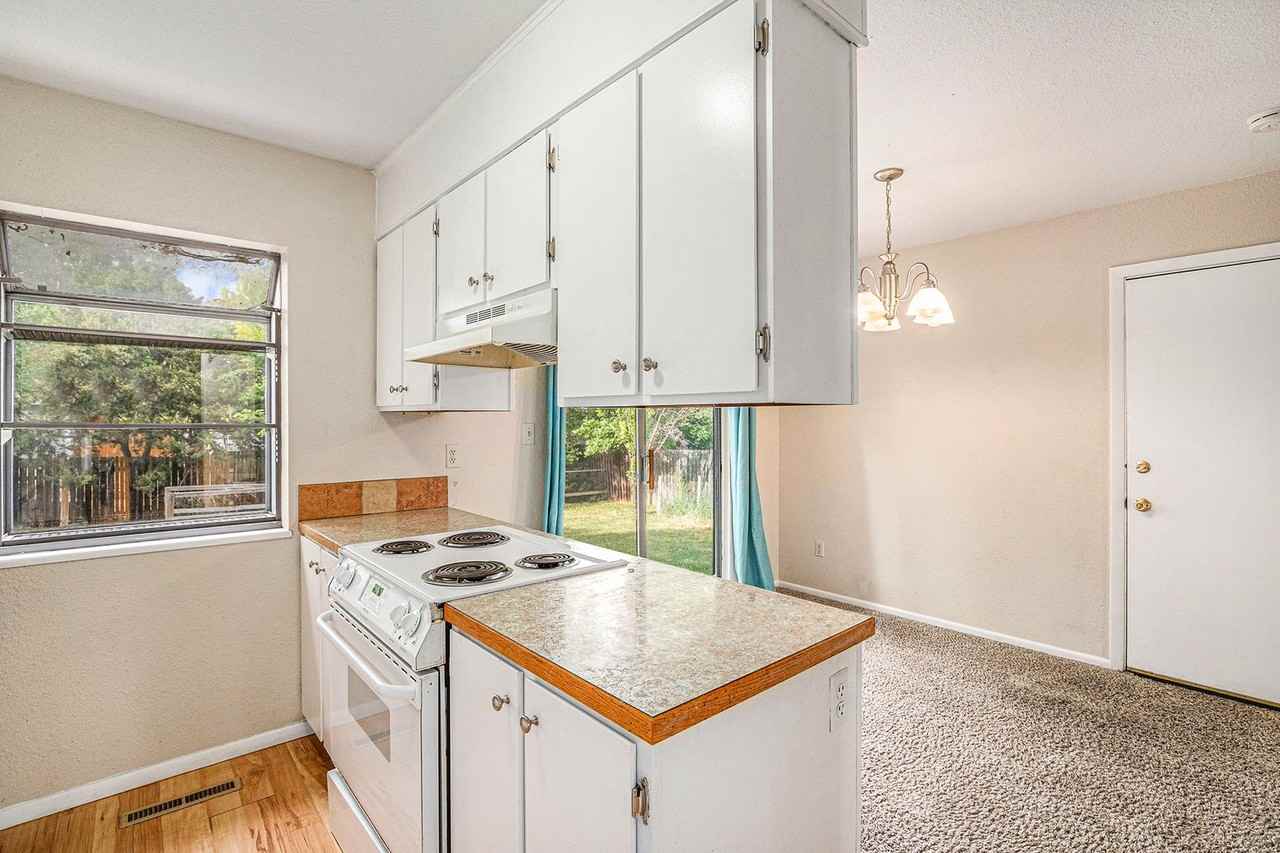 906 Mansfield Dr - Photo 7 of 22