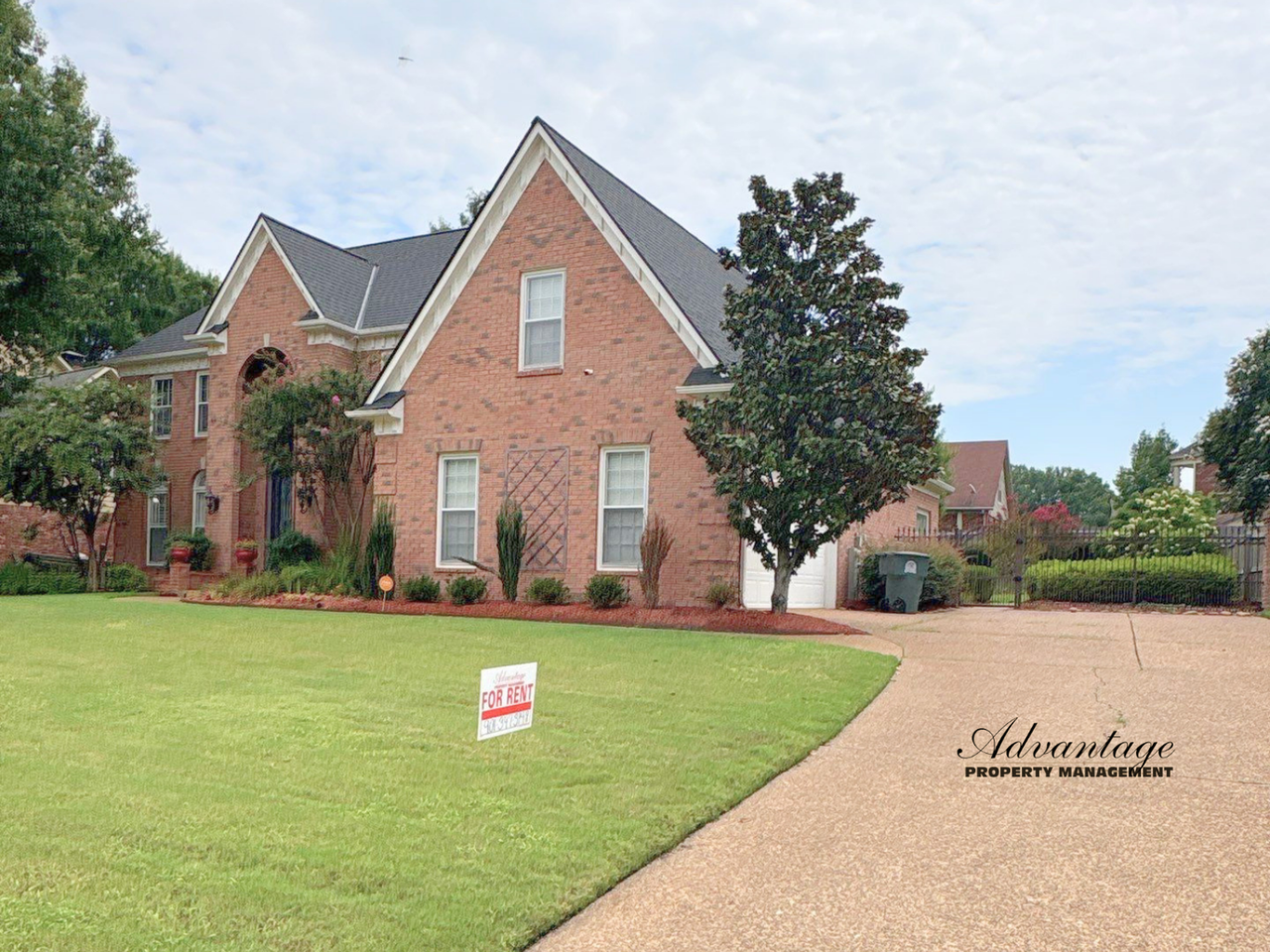 1286 Creek Valley Dr - Photo 2 of 26