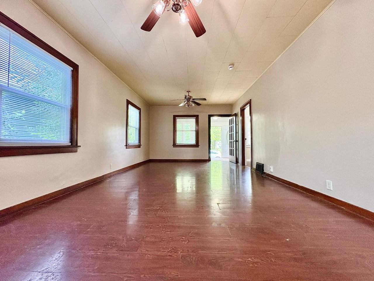 1320 Altgeld St - Photo 3 of 9
