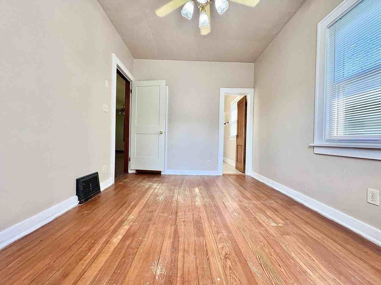 1320 Altgeld St - Photo 7 of 9