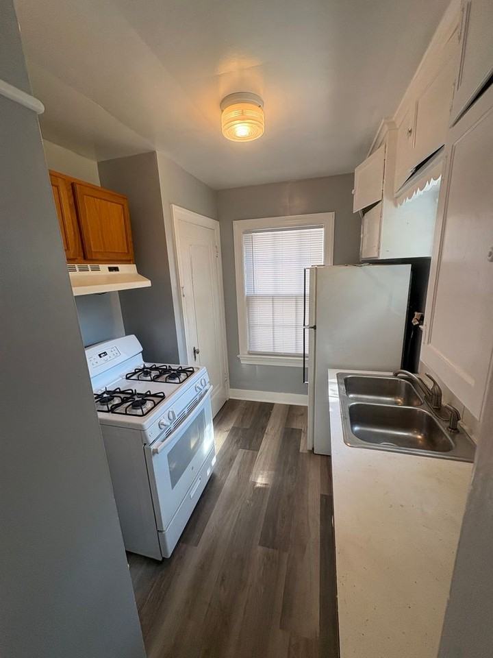 2511 W Downs Cir - Photo 3 of 17