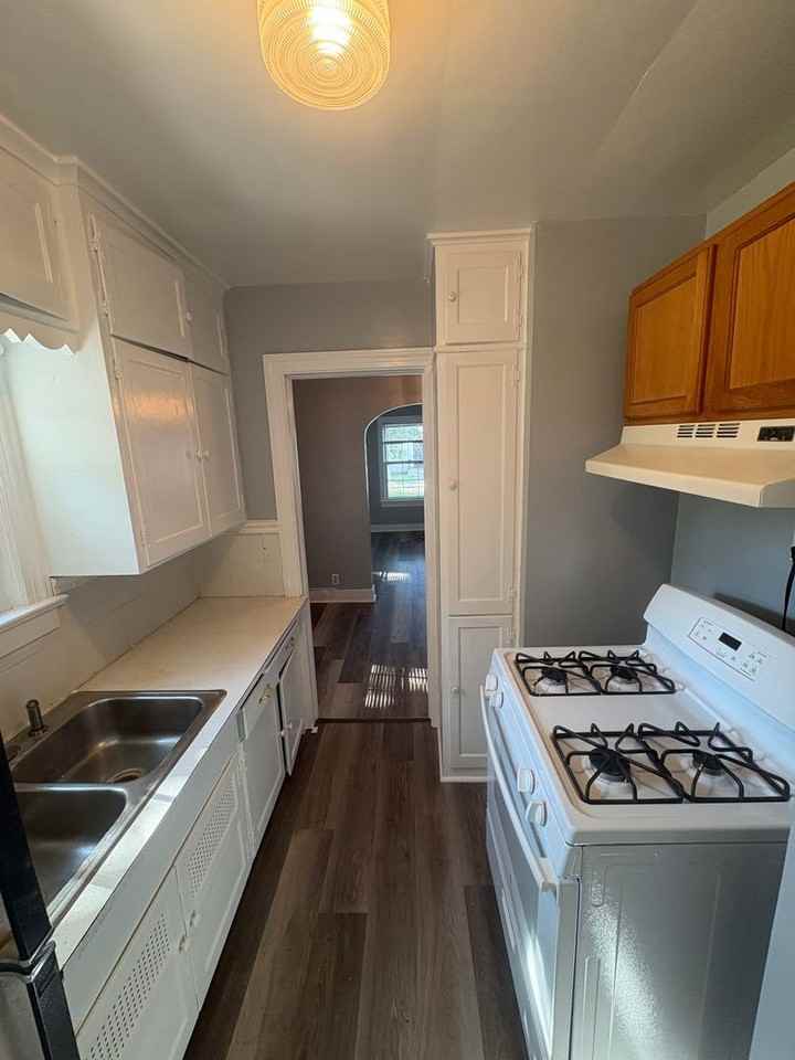2511 W Downs Cir - Photo 4 of 17