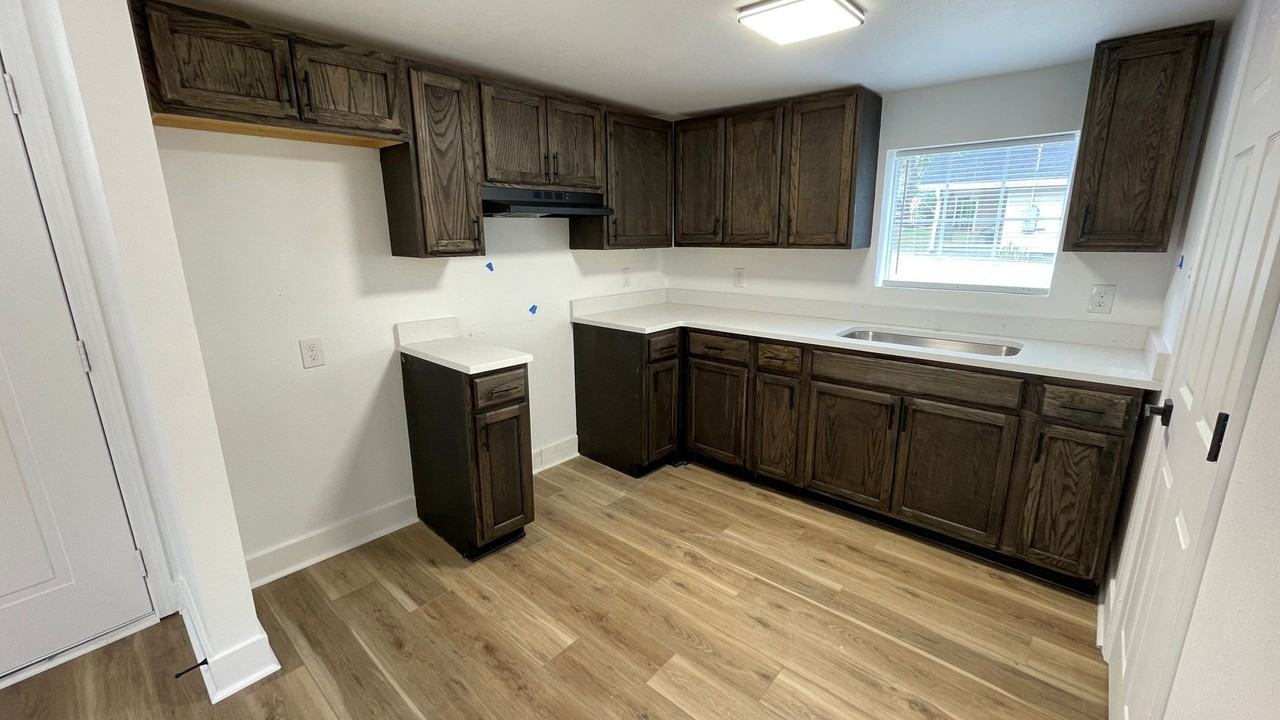 402 S 2nd St - Photo 2 of 14