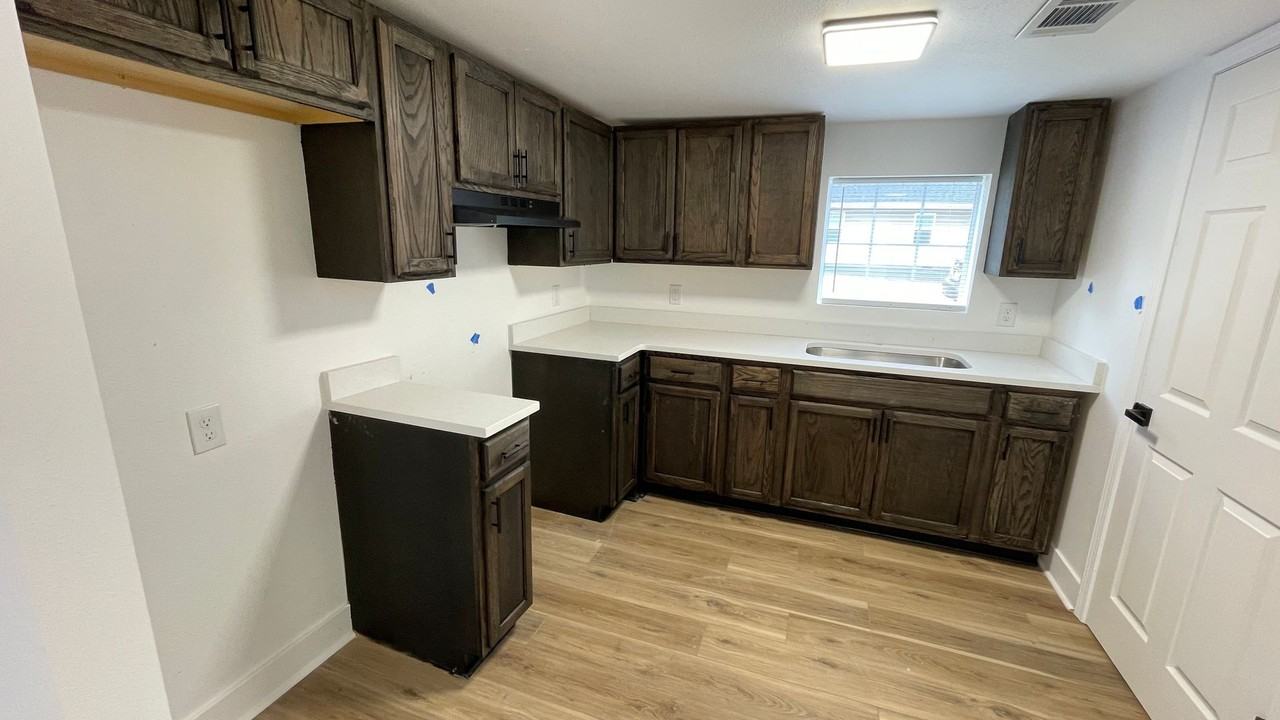 402 S 2nd St - Photo 3 of 14