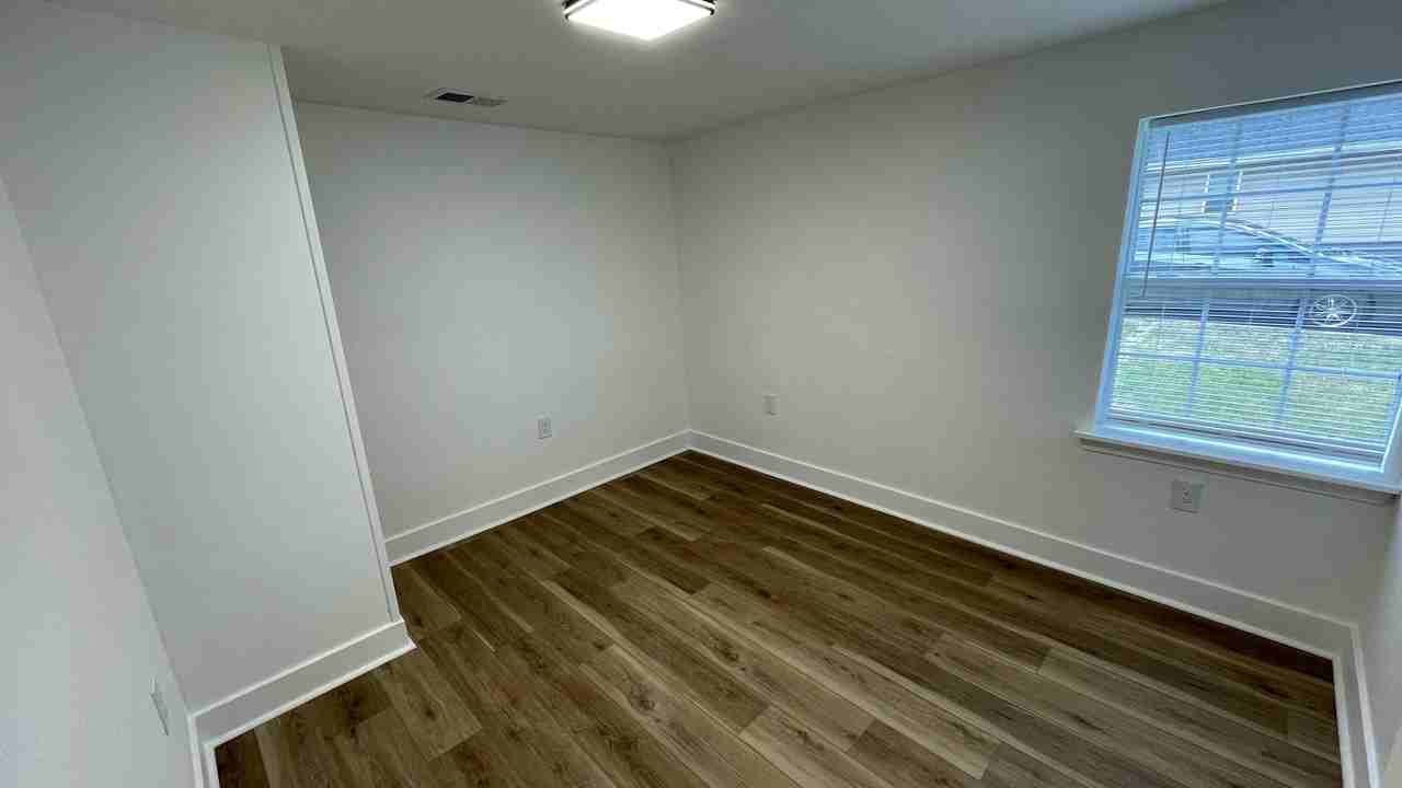 402 S 2nd St - Photo 5 of 14