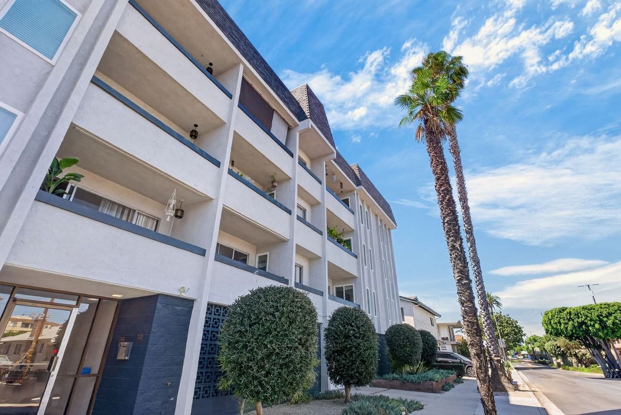 425 Coronado Ave - Photo 6 of 11