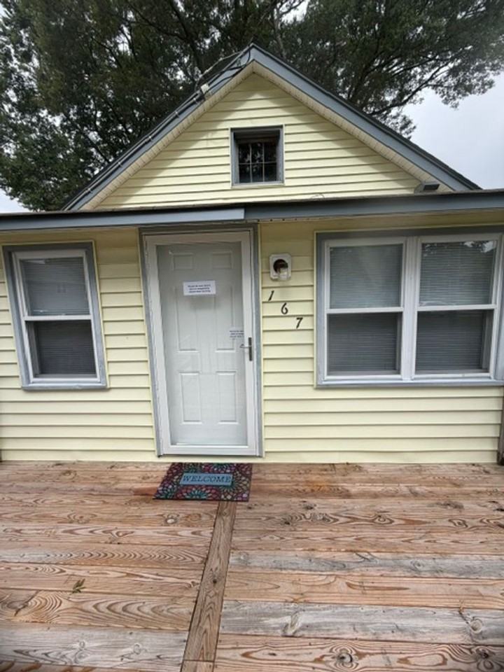 167 Brockwell Ave - Photo 3 of 23