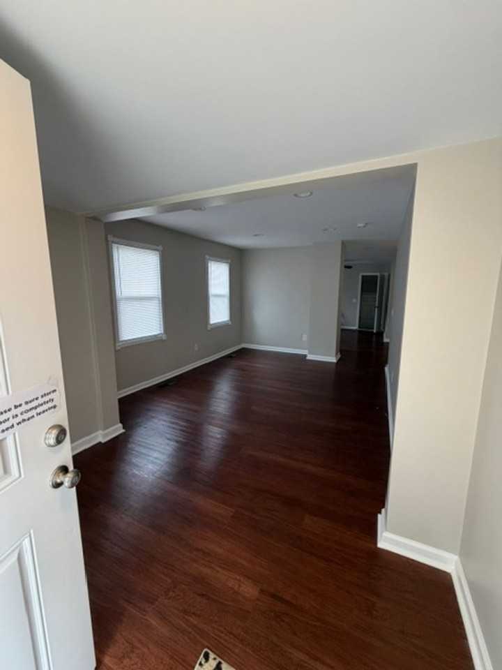 167 Brockwell Ave - Photo 4 of 23