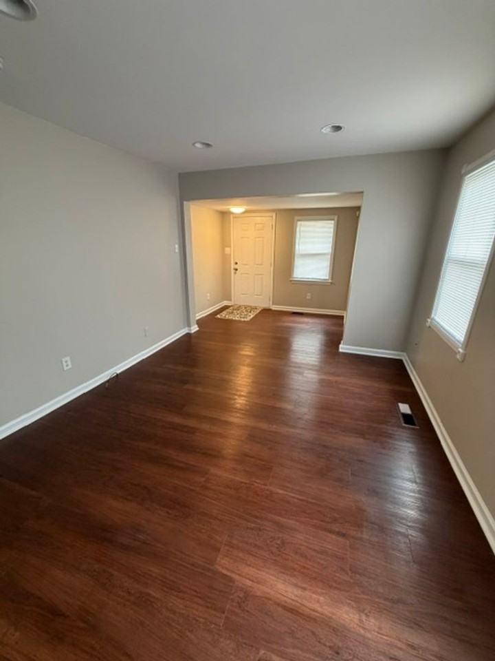 167 Brockwell Ave - Photo 5 of 23