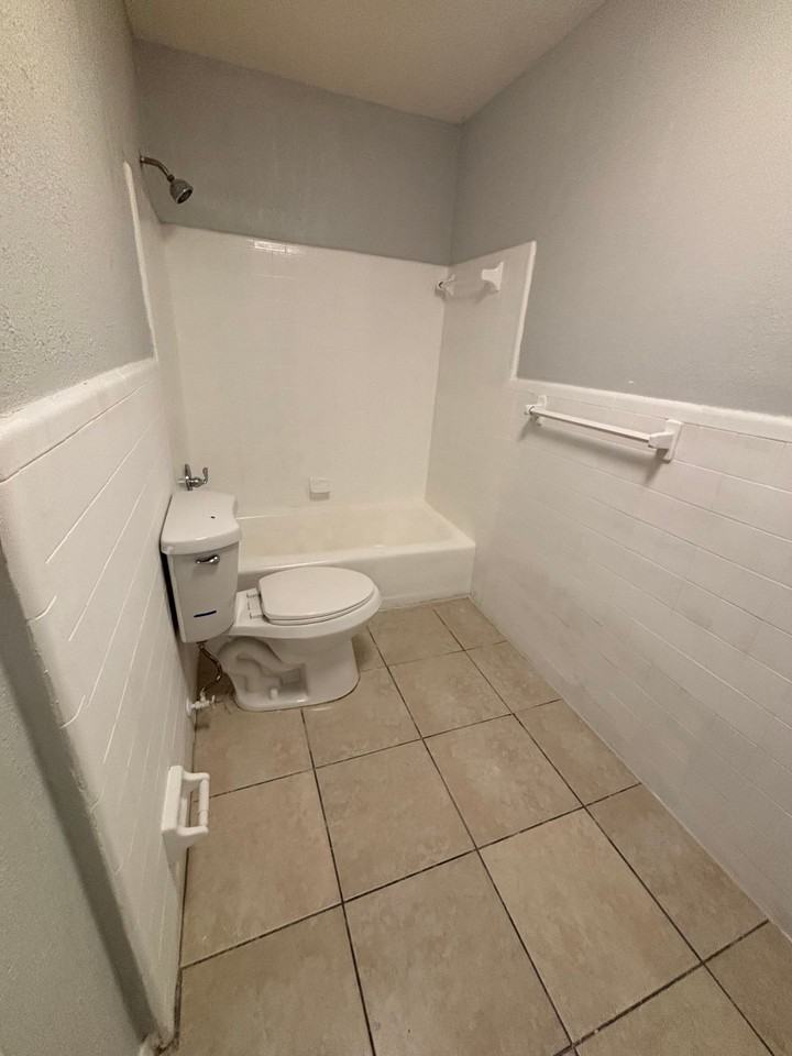 Louisiana Apartments - Photo 4 of 9