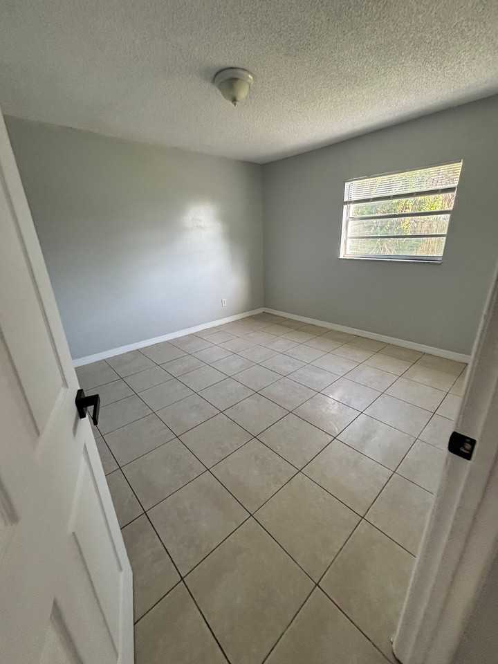 Louisiana Apartments - Photo 5 of 9