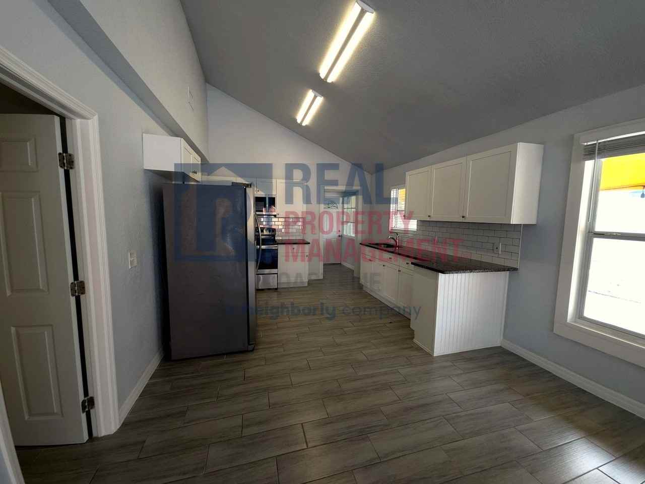 1415 10th St W - Photo 4 of 27