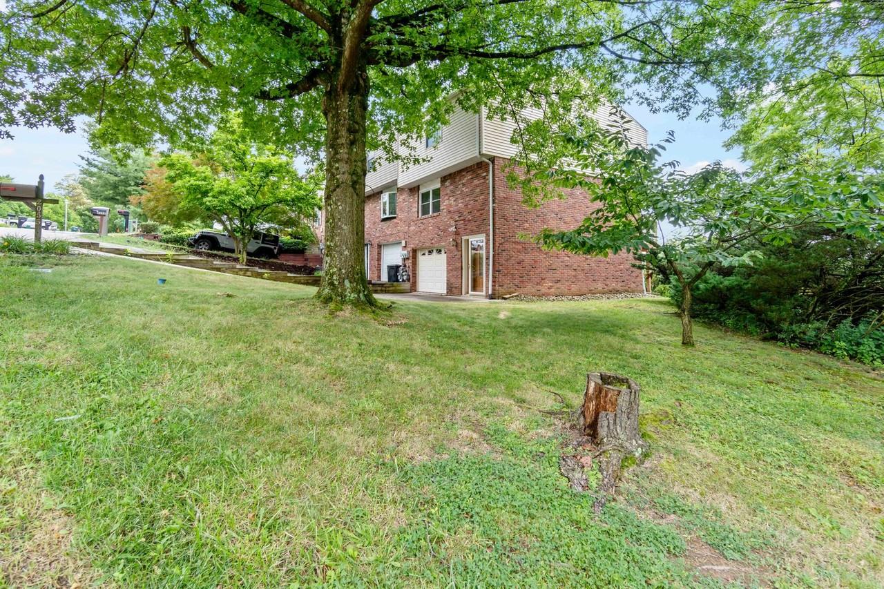 2055 Luehm Ave - Photo 2 of 30