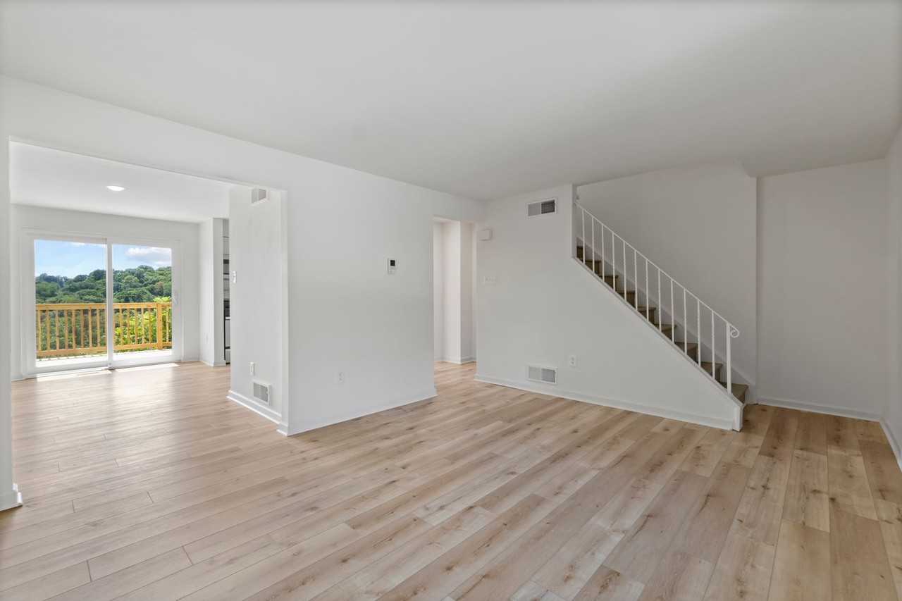 2055 Luehm Ave - Photo 3 of 30