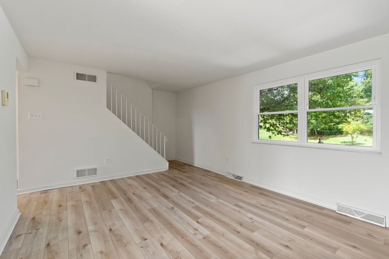 2055 Luehm Ave - Photo 4 of 30