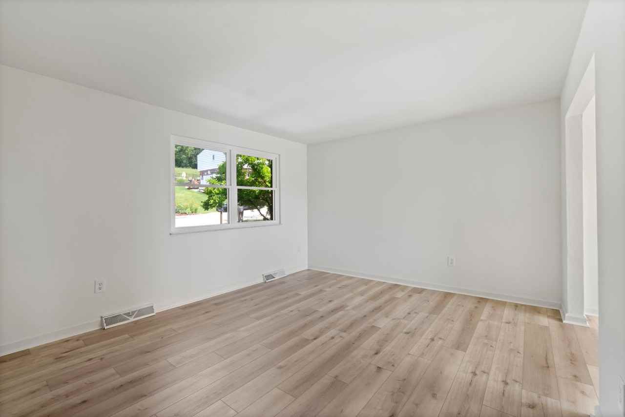 2055 Luehm Ave - Photo 6 of 30