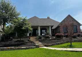 featured image of 1073 Waters Edge Cir