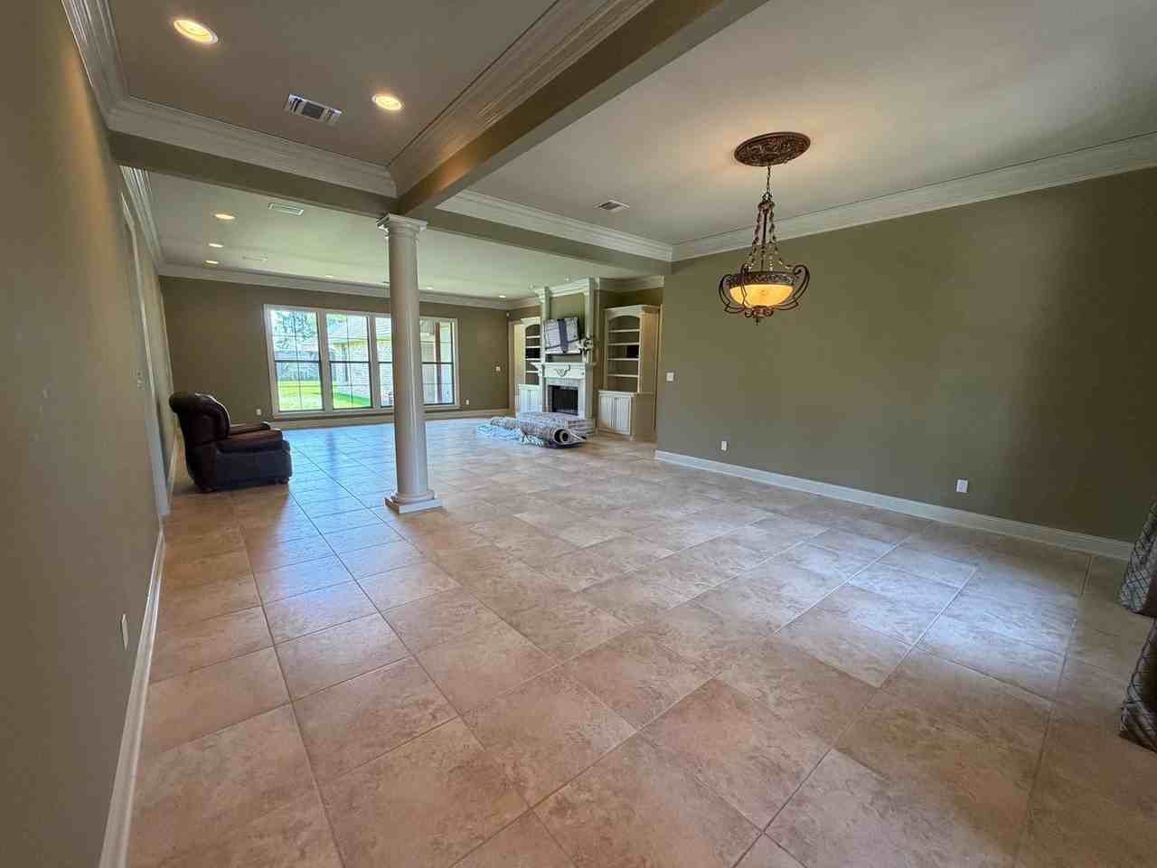 1073 Waters Edge Cir - Photo 2 of 22