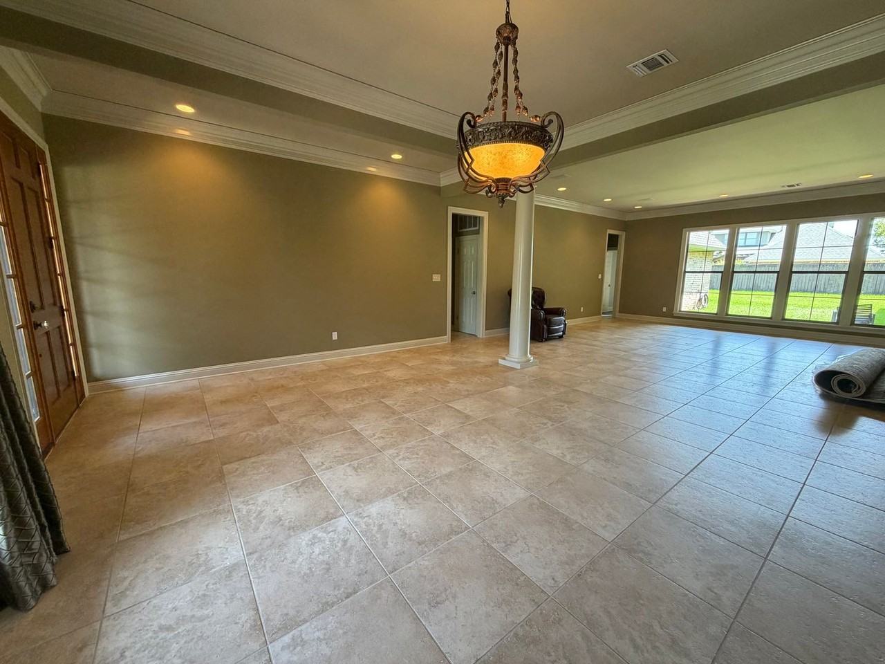 1073 Waters Edge Cir - Photo 4 of 22