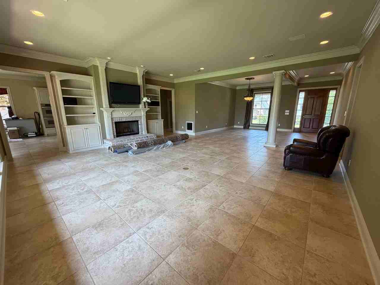 1073 Waters Edge Cir - Photo 5 of 22