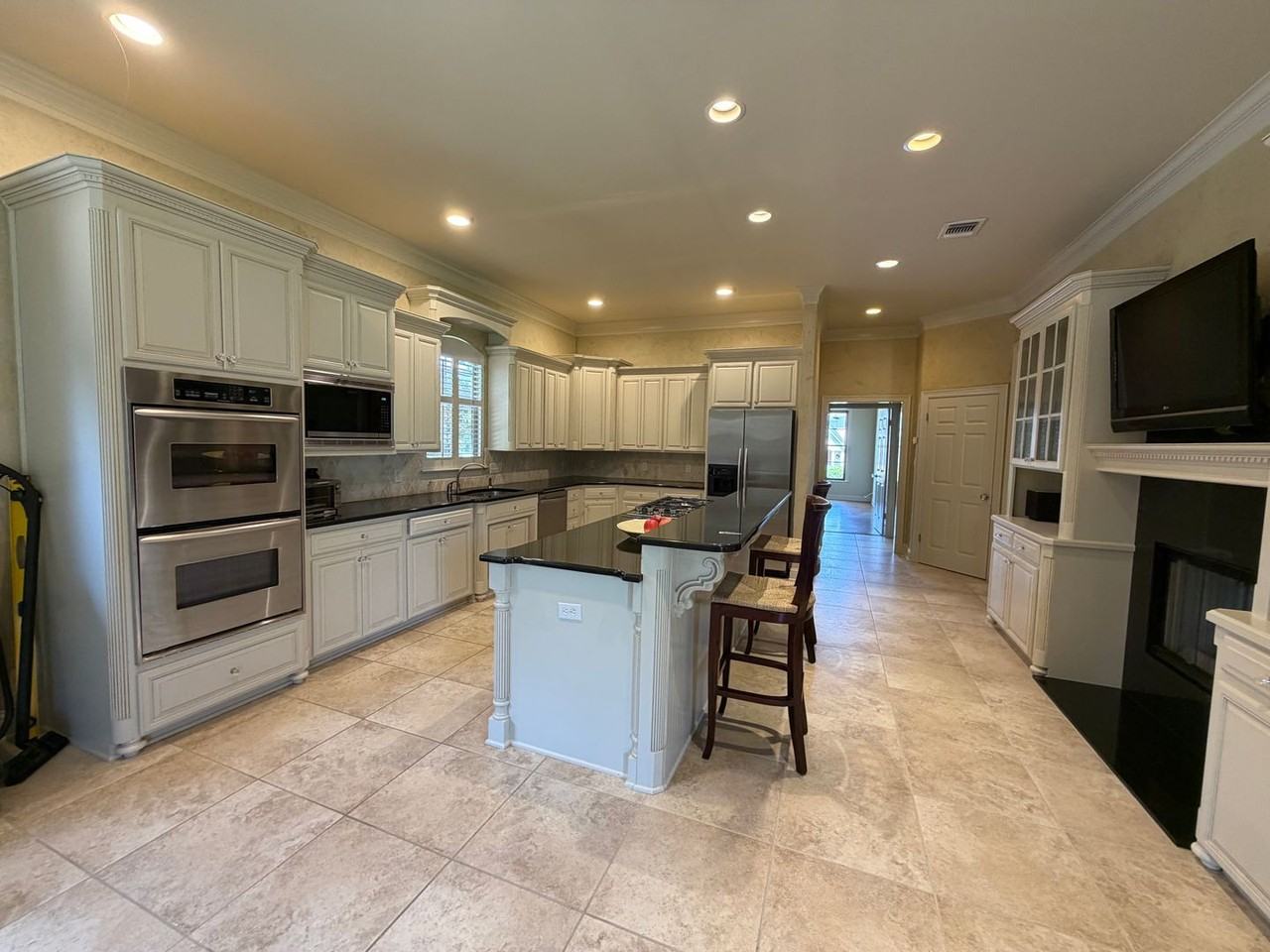 1073 Waters Edge Cir - Photo 6 of 22