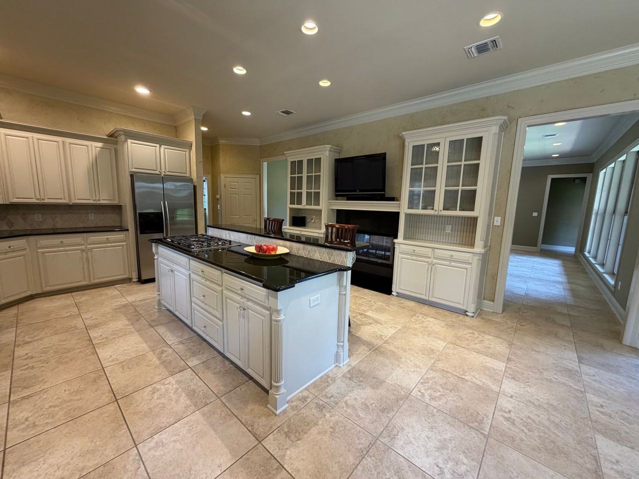 1073 Waters Edge Cir - Photo 7 of 22