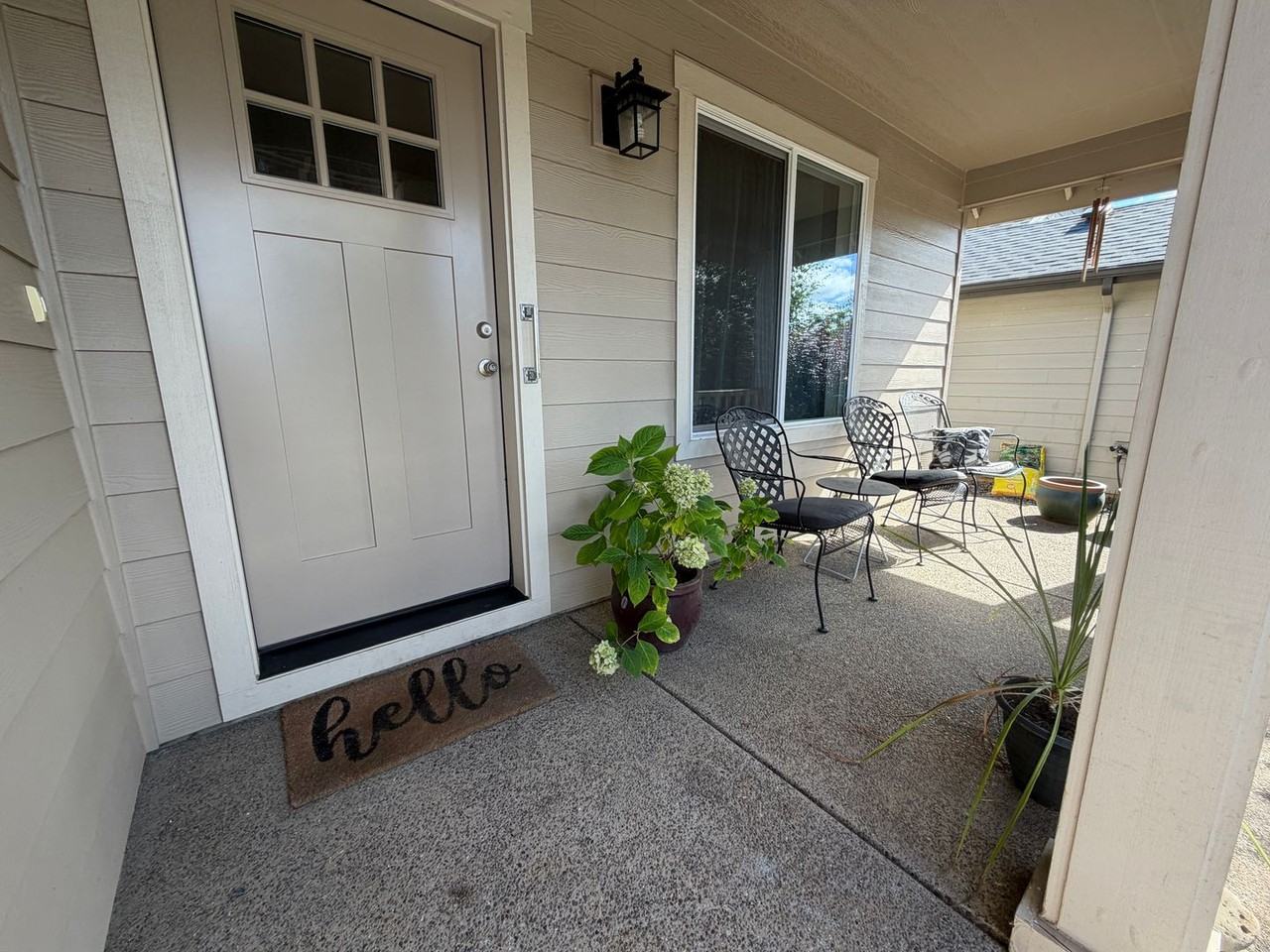 1450 Se Gooseberry St - Photo 2 of 12