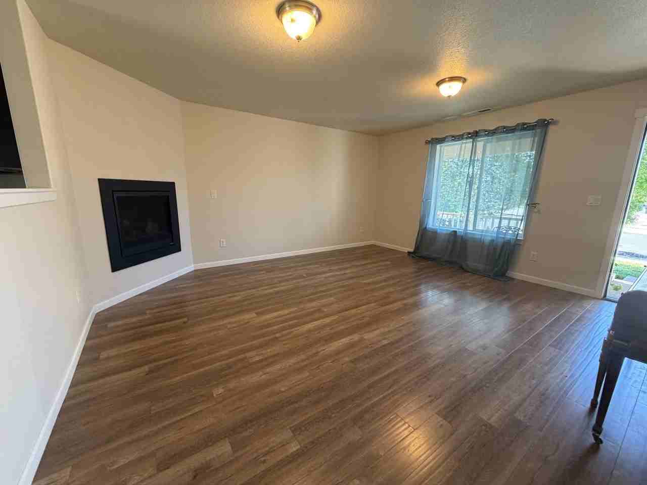1450 Se Gooseberry St - Photo 3 of 12