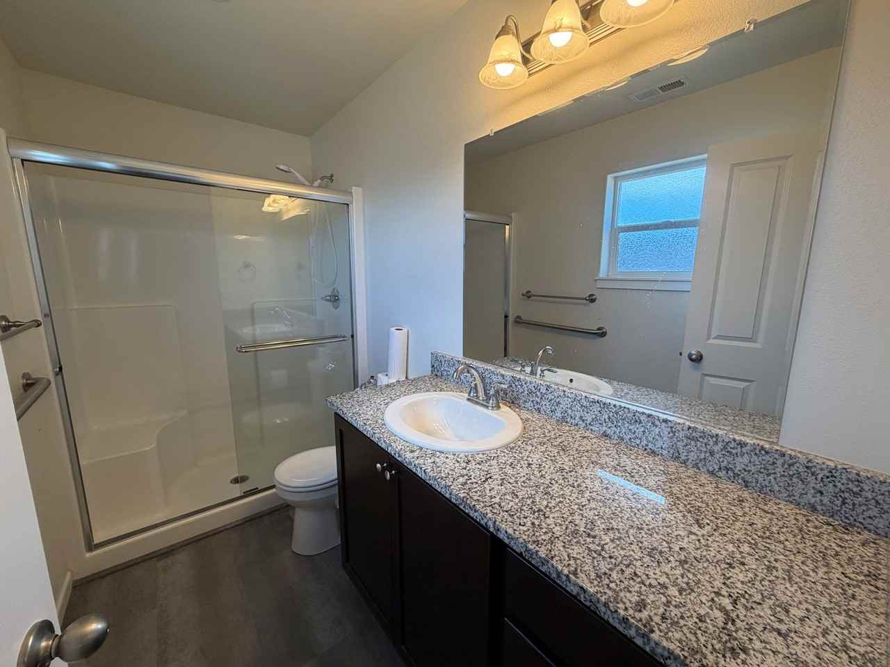 1450 Se Gooseberry St - Photo 5 of 12
