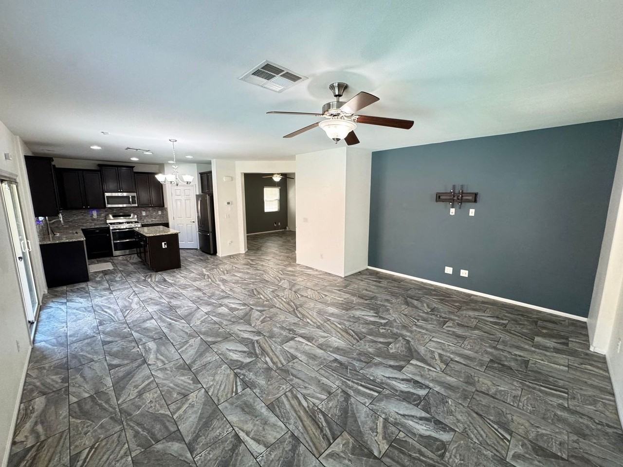 8123 Mosaic Sunrise Ln - Photo 4 of 27