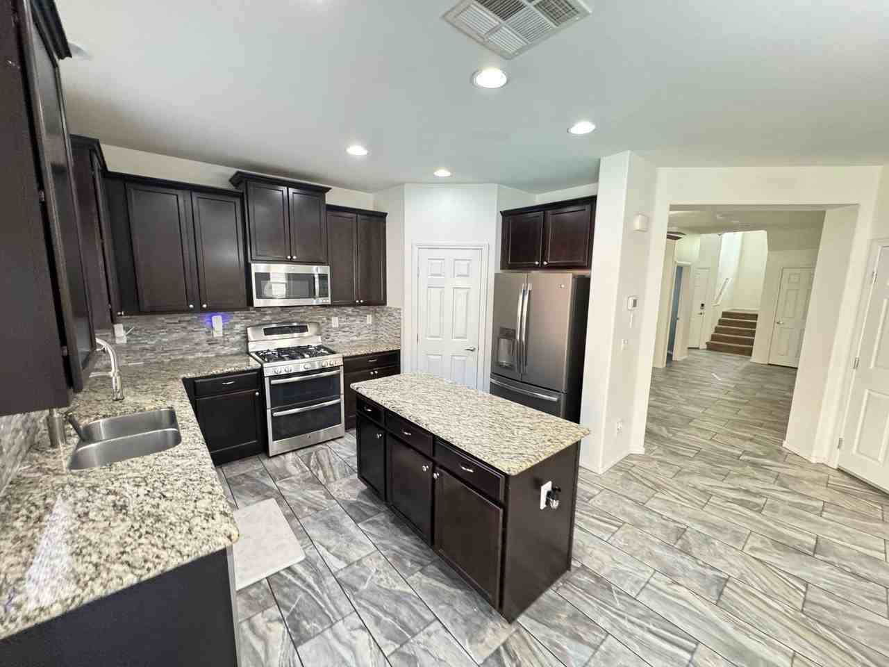 8123 Mosaic Sunrise Ln - Photo 5 of 27