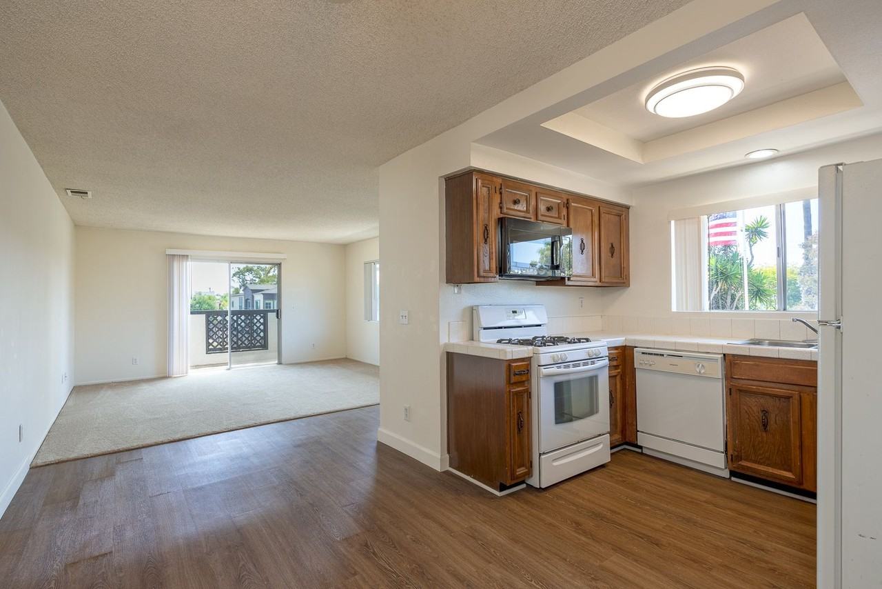 4903 Dunes St - Photo 4 of 25