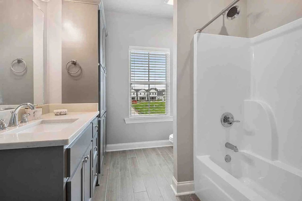 8116 Village Lake Ave - Photo 7 of 16