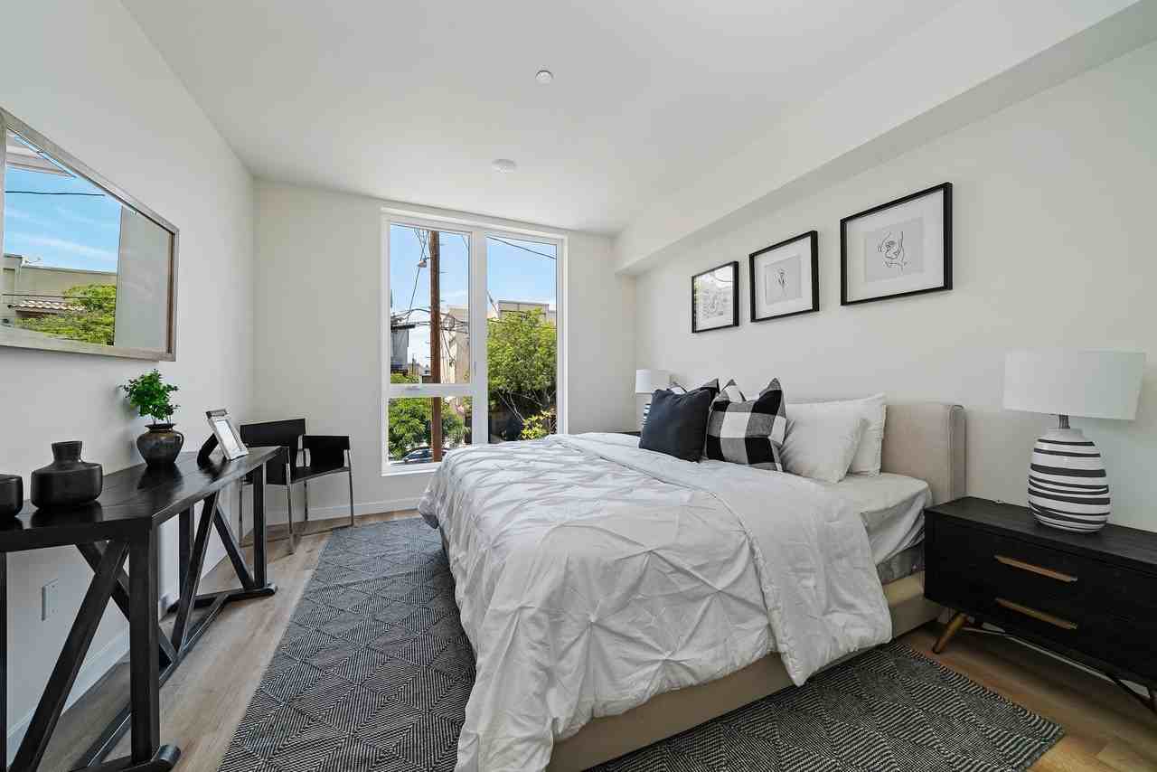 5252 Willowcrest Ave - Photo 4 of 44