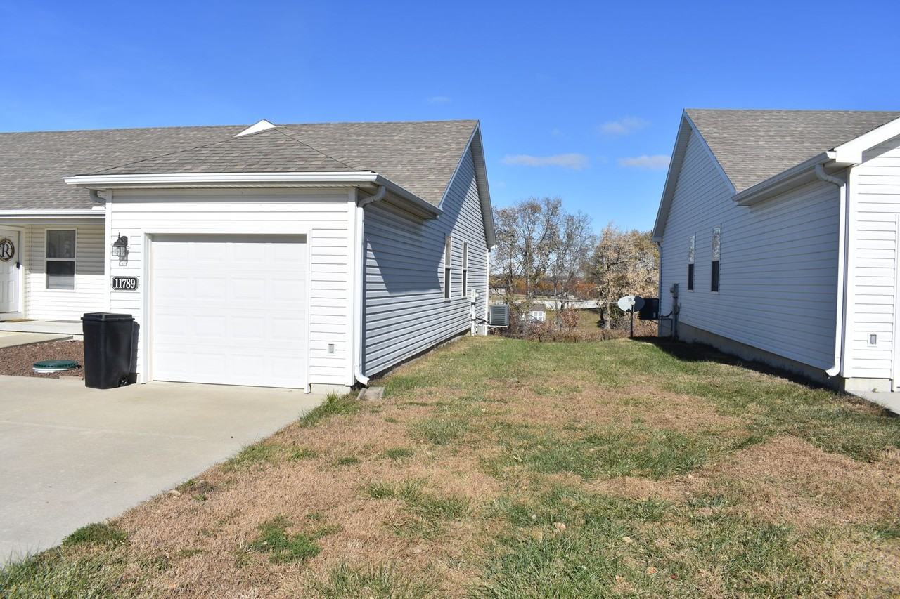 11789 Ridgeway Dr - Photo 2 of 20