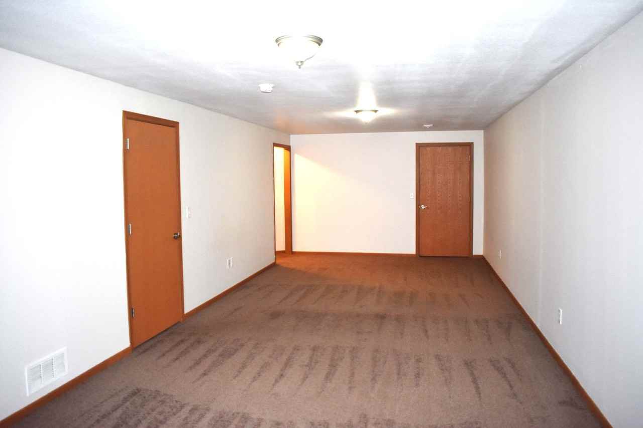 11789 Ridgeway Dr - Photo 3 of 20