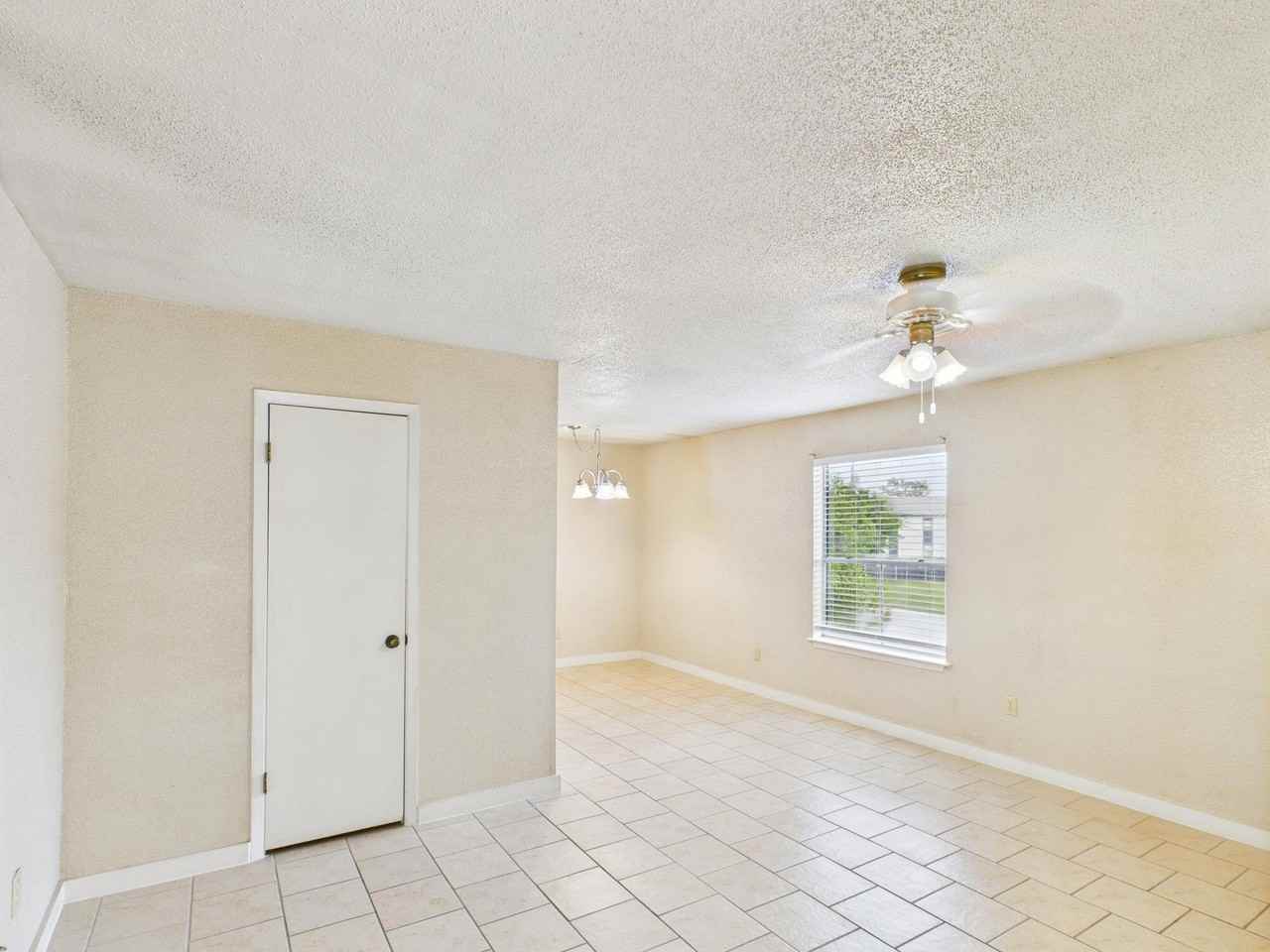 1505 Oakdale Cir #D - Photo 3 of 11