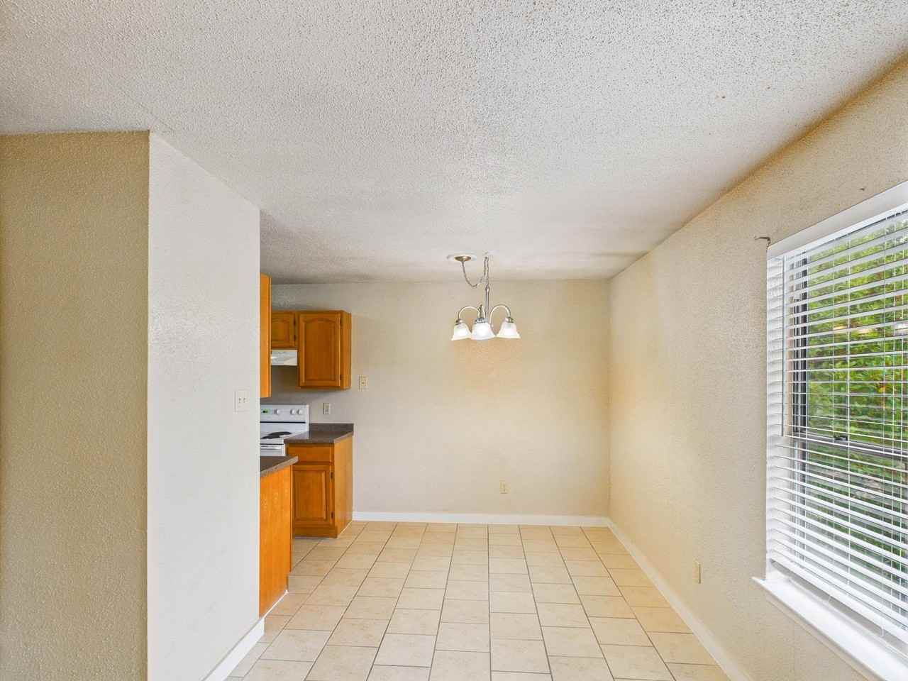 1505 Oakdale Cir #D - Photo 5 of 11