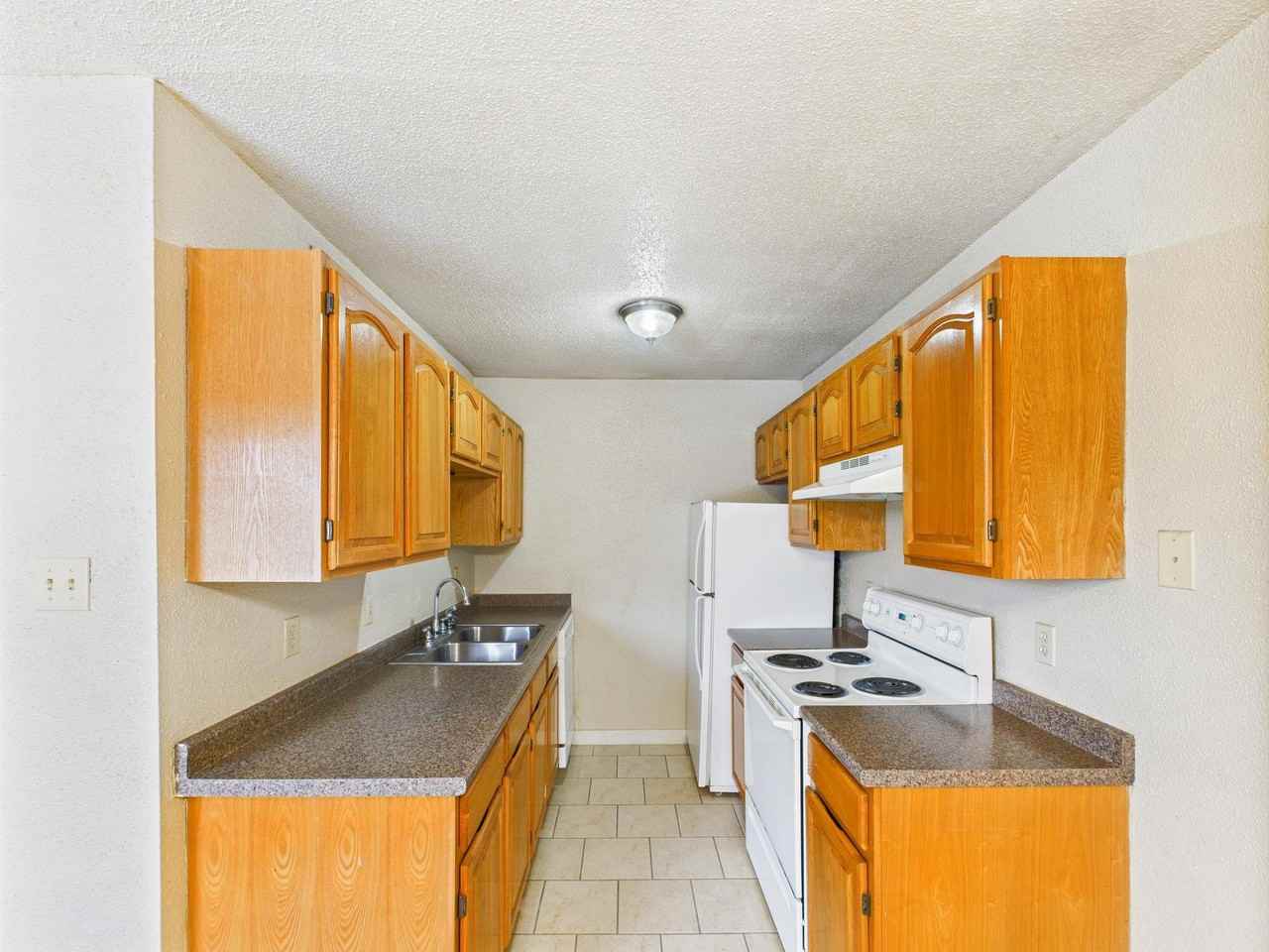 1505 Oakdale Cir #D - Photo 6 of 11